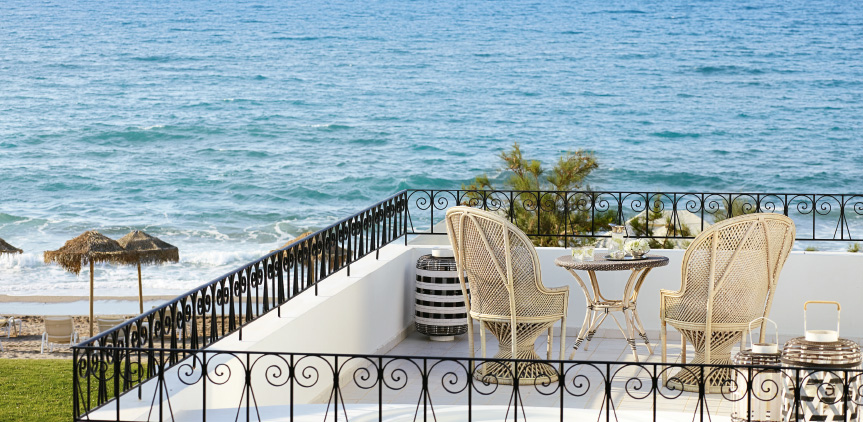 03-4-bedroom-villa-on-the-beach-with-outdoor-hydromassage-bathtub-luxury-holidays-in-crete
